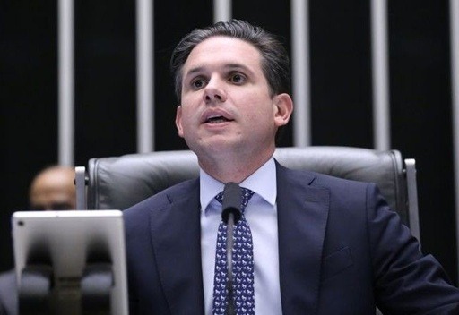 Motta marca sessão no plenário da Câmara nesta sexta (17) para acelerar PECs do fim da escala 6x1