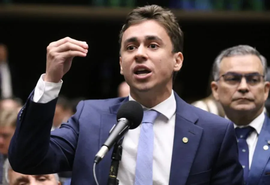 “Tem alguns que se acham mais Bolsonaro do que o próprio Bolsonaro”, afirma Nikolas Ferreira a jornal