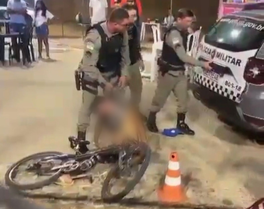 VÍDEO: Policial agride homem durante abordagem em Natal e PM abre investigação
