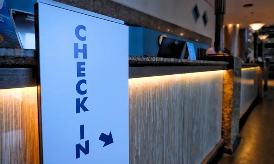 Hospedagens têm até hoje para adotar check-in digital obrigatório no país
