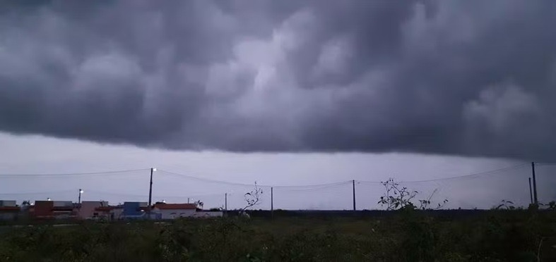 Feriado tem alerta laranja de chuvas intensas para 62 municípios do RN; confira lista