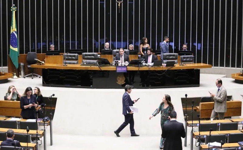 Com apoio de Hugo Motta, CCJ vota PEC que prevê o fim da escala 6x1 nesta quarta