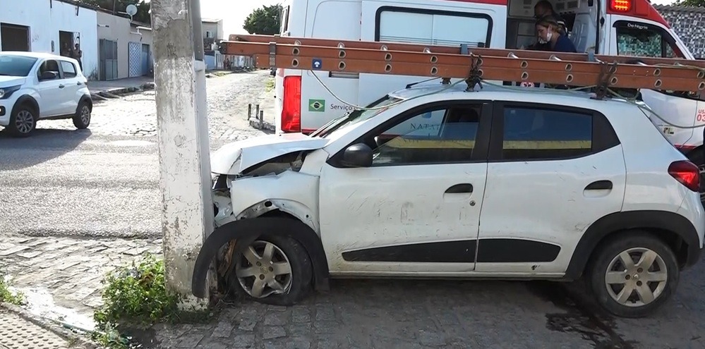 VÍDEO: Com carro roubado, suspeito atropela idoso e acaba preso na zona Norte de Natal