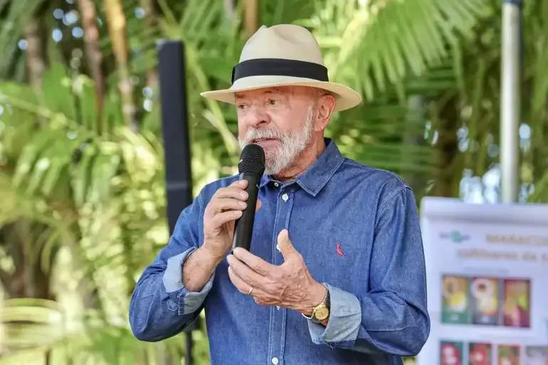 Lula tira lesão de câncer de pele no couro cabeludo e tem alta hospitalar