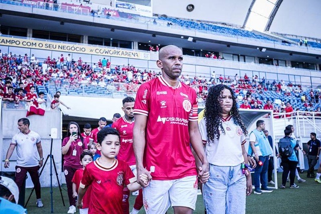 Ídolo do América revela luta contra depressão após vitória e faz alerta sobre saúde mental