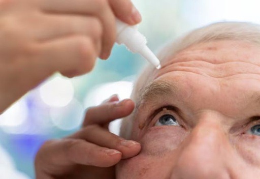 Visão de flashes ou “pontinhos” pode ser descolamento de retina; entenda