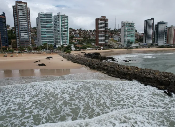 Grande Natal tem seis trechos impróprios para banho, aponta boletim do Idema; confira lista