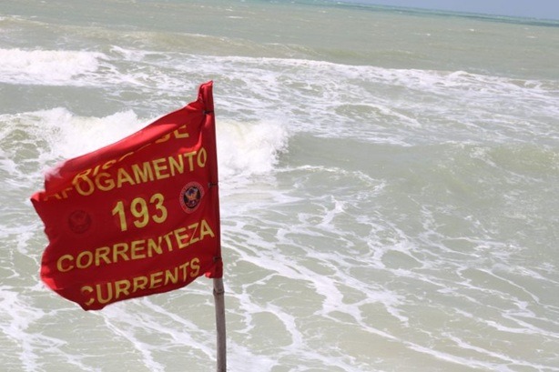 Homem de 27 anos morre após se afogar na Praia de Santa Rita