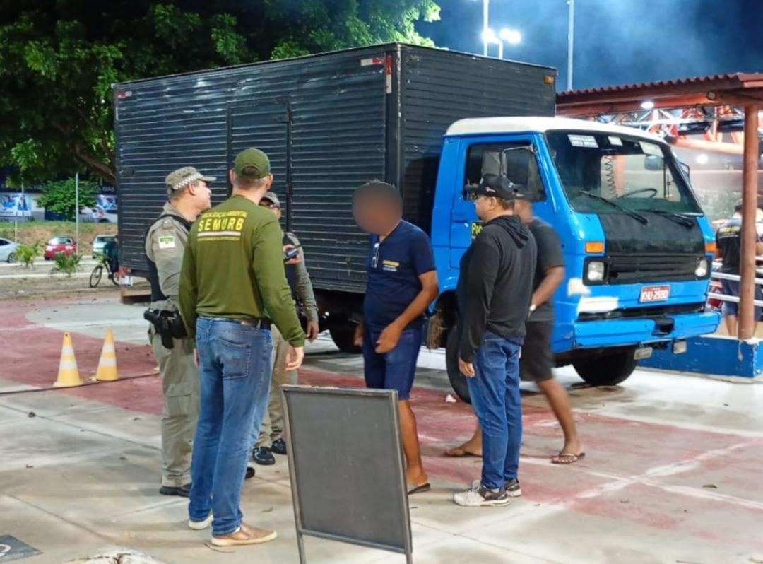 Semurb interdita dois estabelecimentos e autua descarte irregular no feriado do Trabalhador