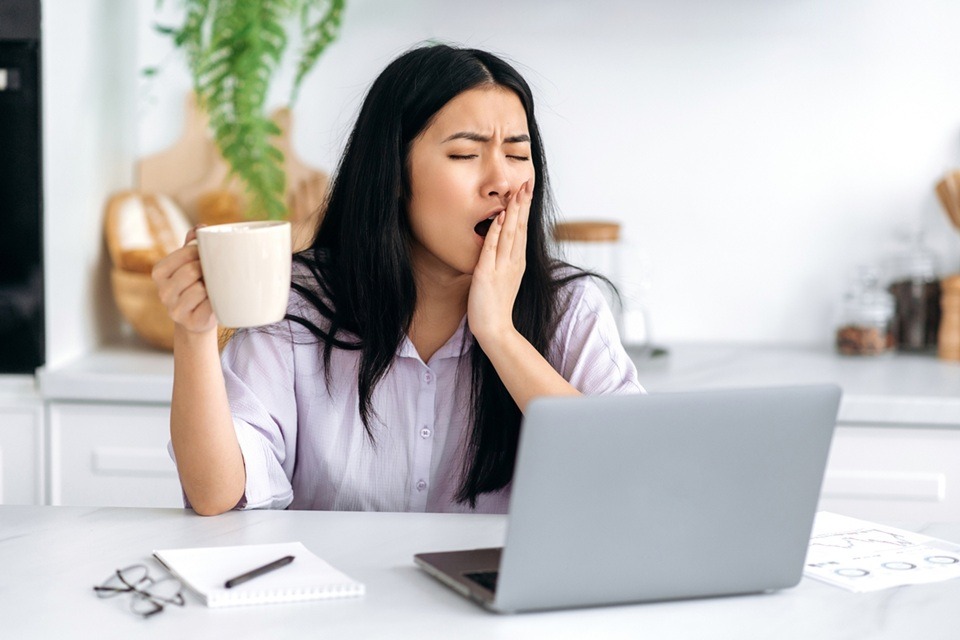 Cardiologista explica por que ficar sem dormir faz mal para o coração