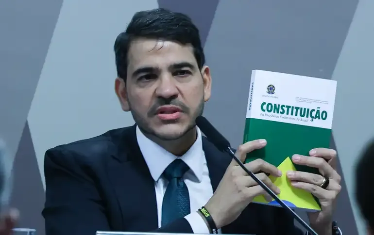 Messias sinaliza a aliados que fará o que Lula pedir para ficar no governo