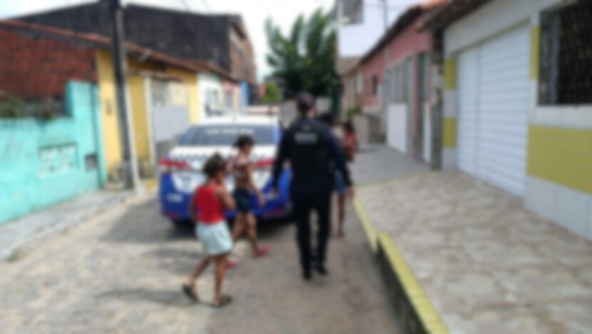 Mãe é presa após deixar três filhas sozinhas em casa por 6 dias na Zona Norte de Natal