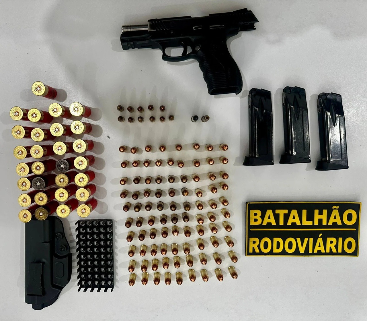 Homem é flagrado portando pistola e 121 munições durante blitz na Grande Natal