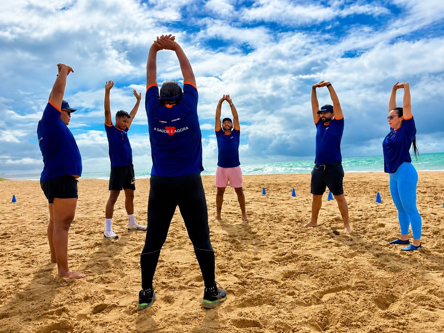 Praia de Miami recebe manhã gratuita de atividades físicas, dança, massagens e frescobol neste sábado