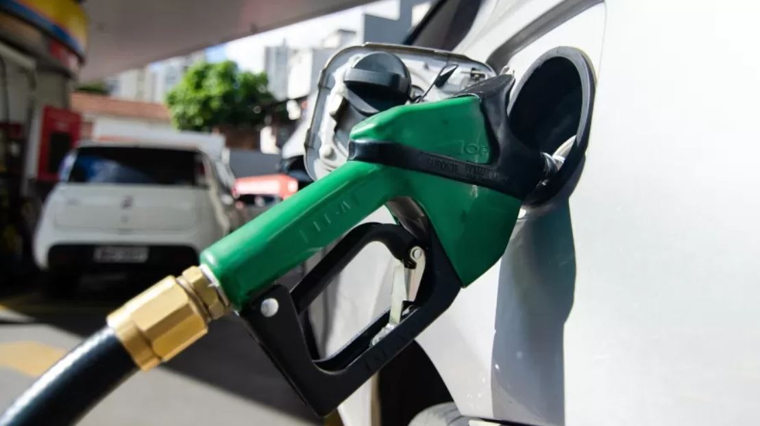 Governo anuncia subsídio para gasolina e tenta frear novo aumento nos postos