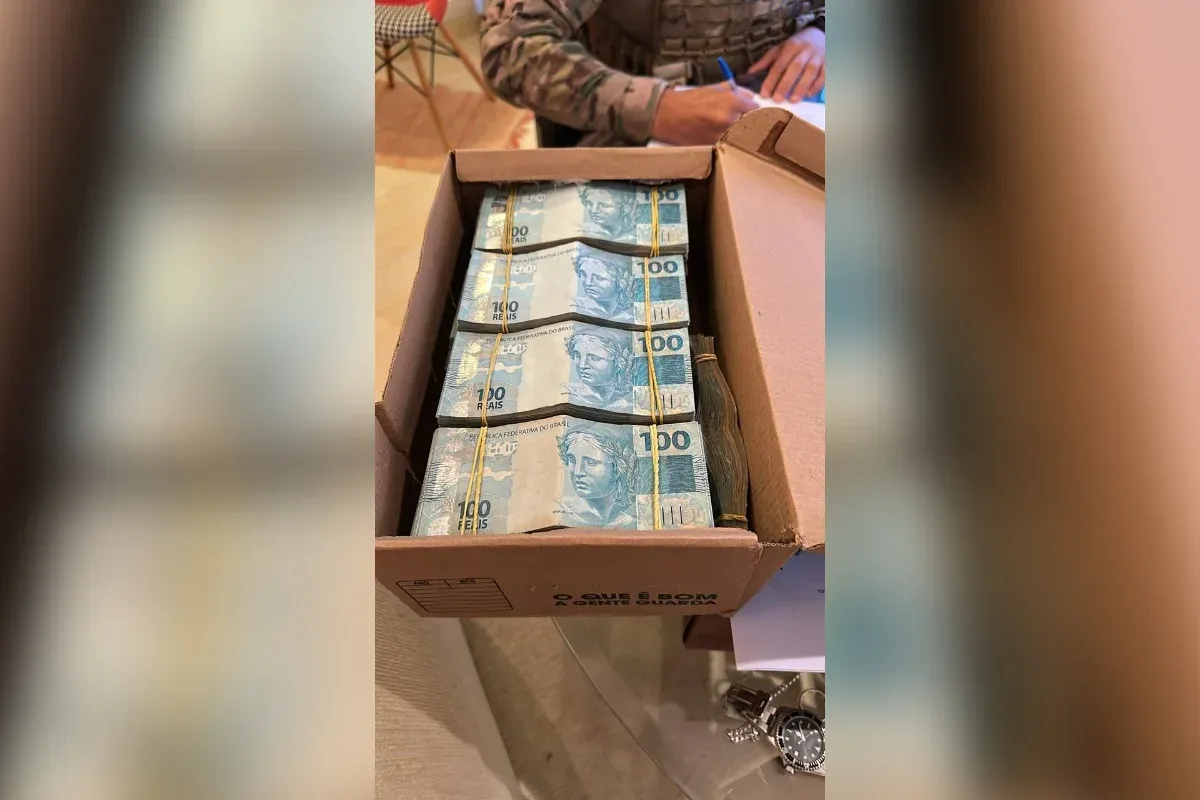 PF apreende R$ 580 mil em espécie na casa de um policial civil em operação sobre Refit