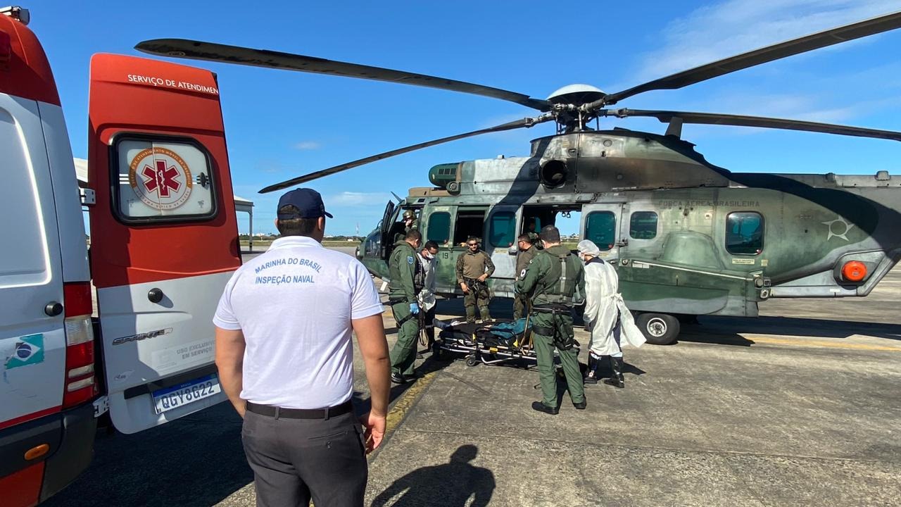 Tripulante de navio mercante é socorrido para Natal com suspeita de tuberculose; embarcação estava a 370 km do RN
