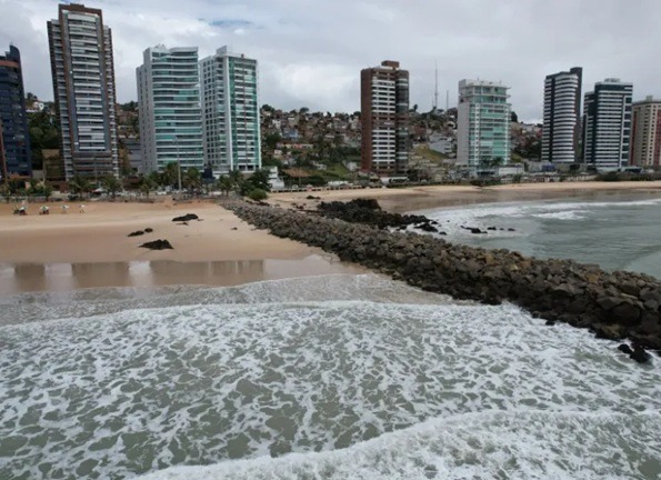 Boletim aponta sete pontos impróprios para banho em Natal; veja lista