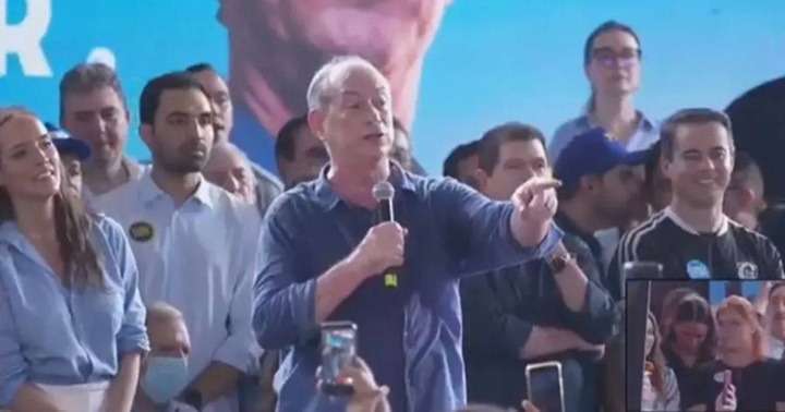 Ciro Gomes confunde gesto com símbolo de facção e pede prisão de apoiador em evento