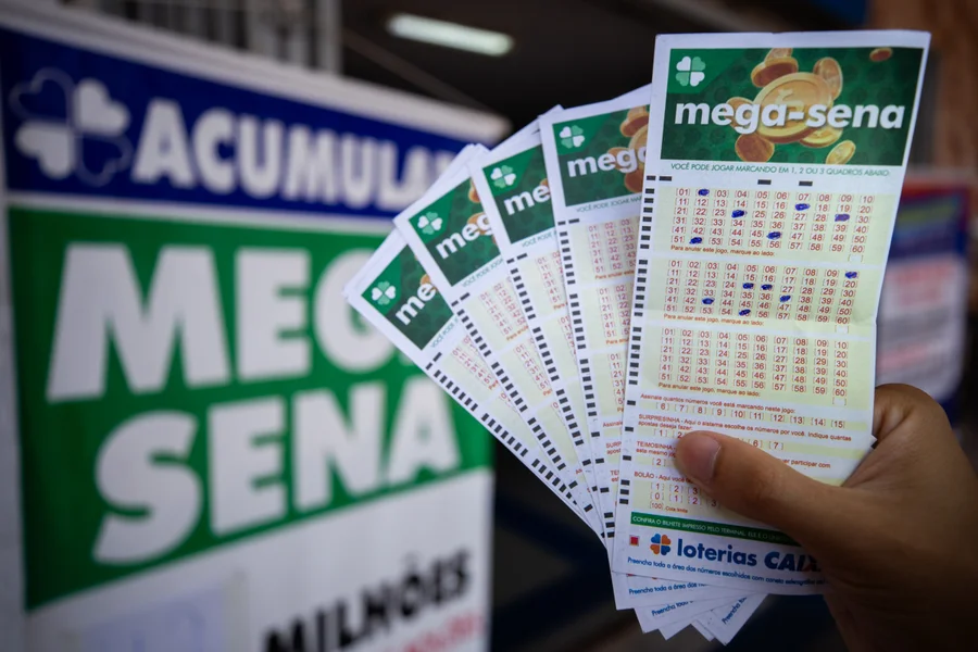 Mega-Sena acumula e prêmio chega a R$ 300 milhões; veja números