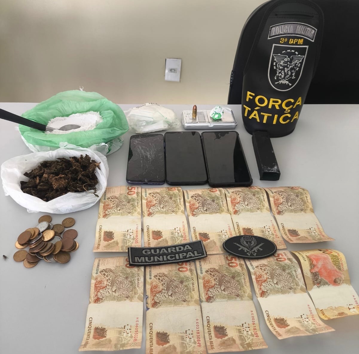 Homem é detido com drogas, munição e balança de precisão em Parnamirim