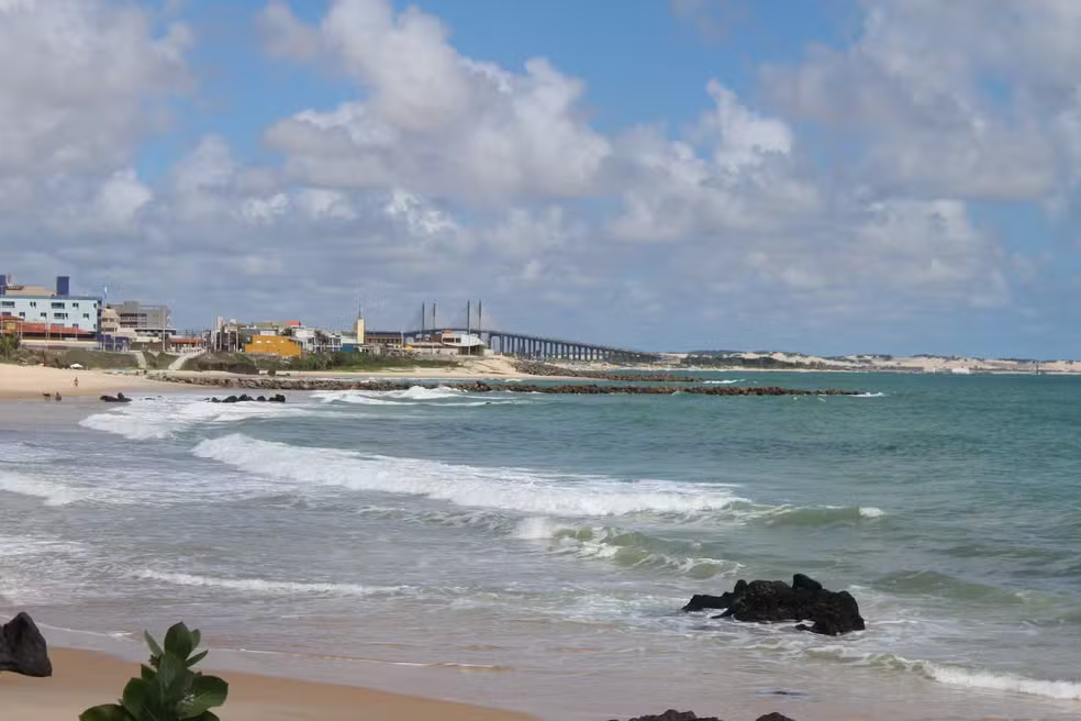Praias e rios da Grande Natal têm 13 áreas impróprias para banho neste fim de semana