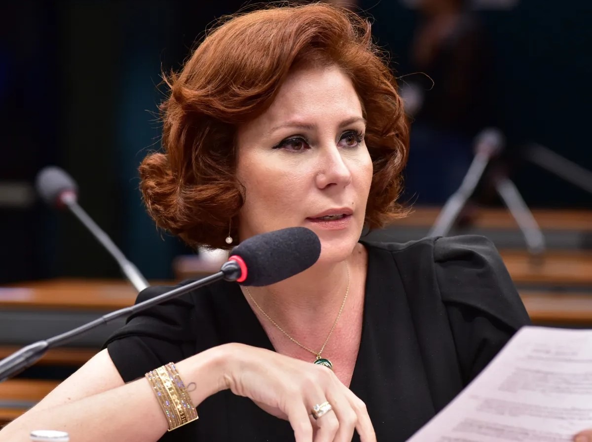 Moraes manda governo brasileiro adotar medidas para extraditar Zambelli