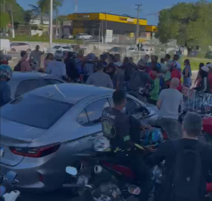 VÍDEO: Protesto em frente à Governadoria trava BR-101 e gera confusão com motoristas em Natal