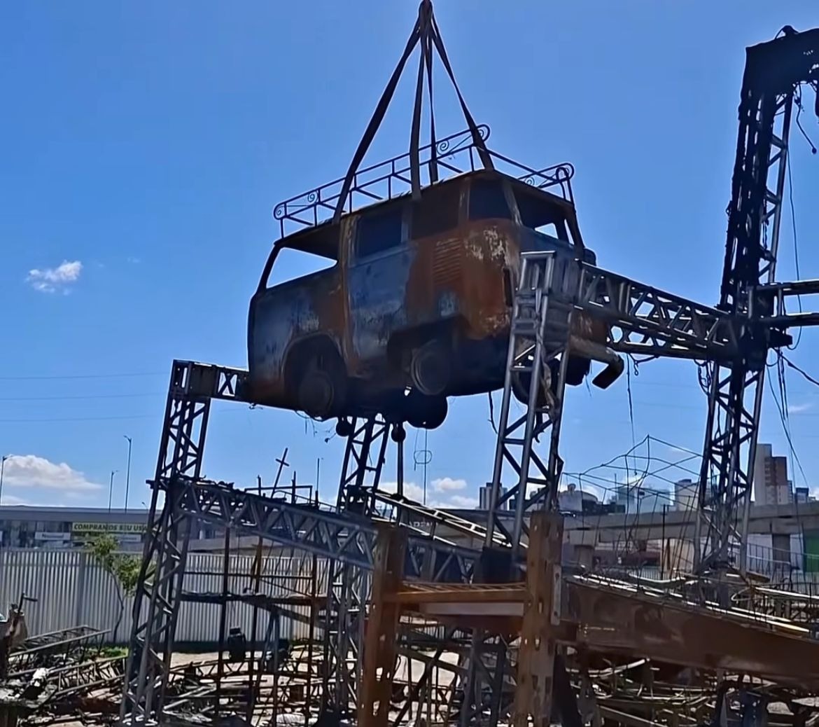Circo do Tirú anuncia restauração de Kombi destruída em incêndio