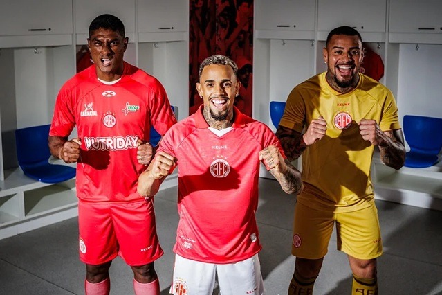 América lança nova camisa em alusão ao acesso à Série A em 2006; veja imagens