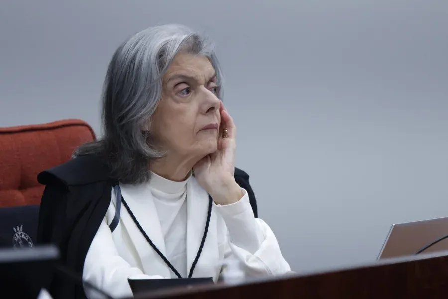 Cármen Lúcia vota para derrubar flexibilização da Lei da Ficha Limpa
