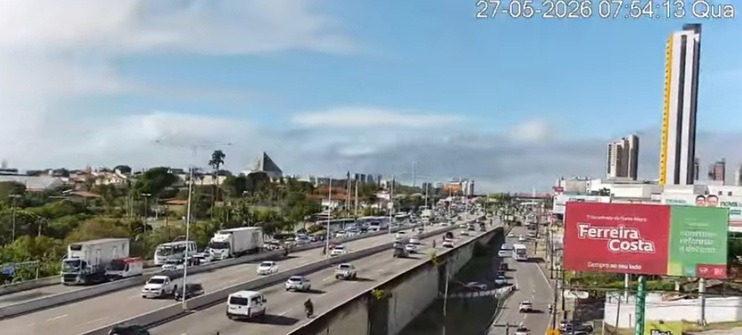 Acidente com 5 carros trava BR-101 em Natal próximo à UFRN