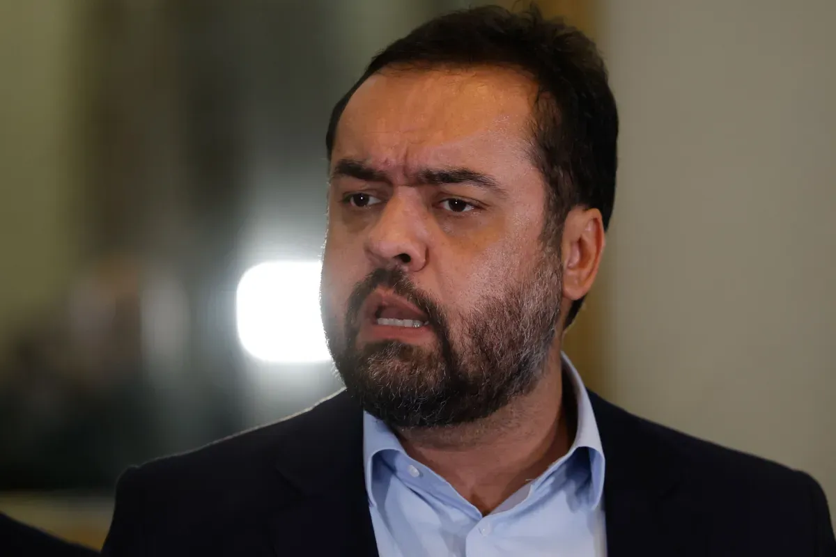Castro avisa Valdemar que está fora da disputa ao Senado no RJ