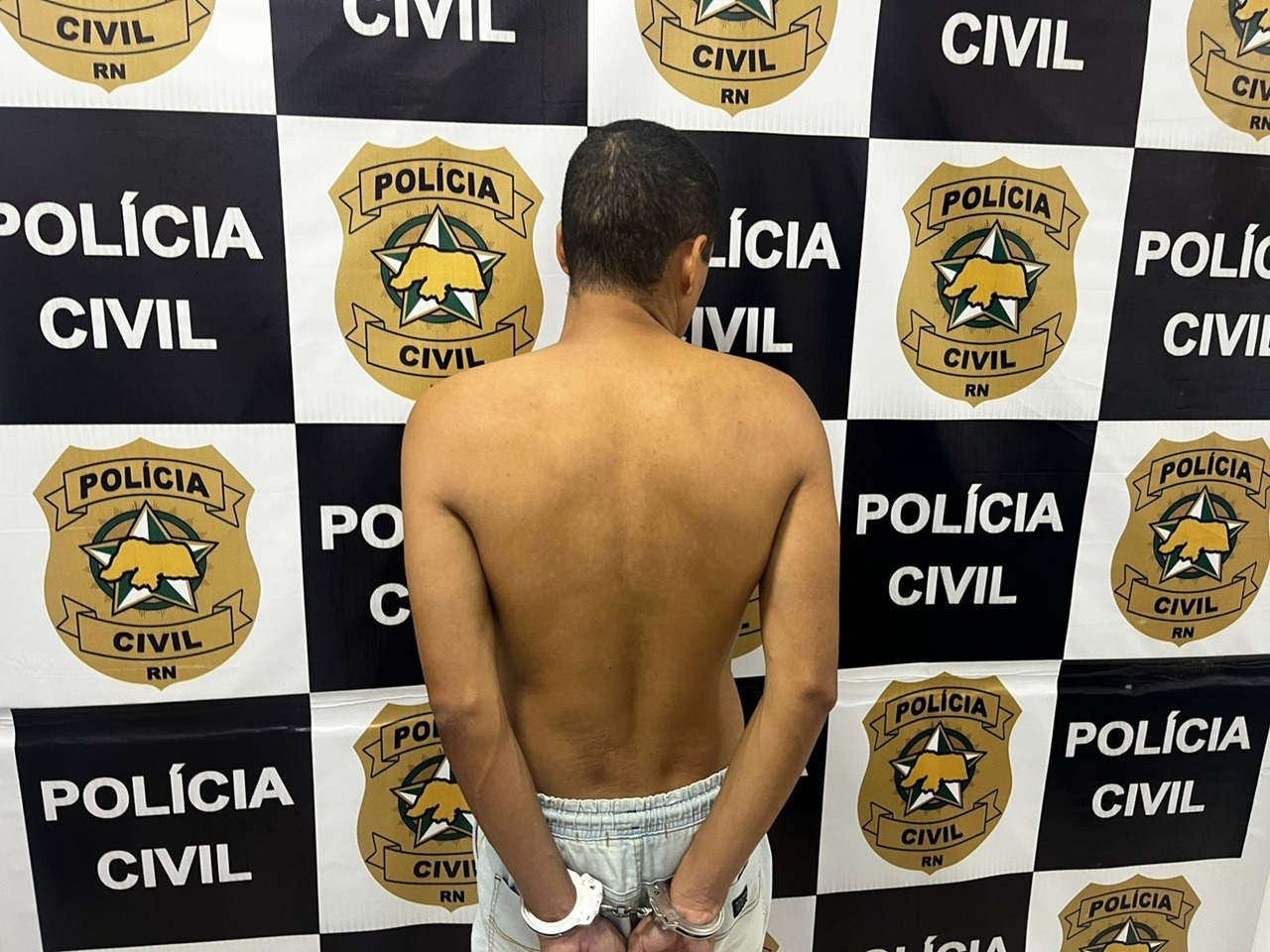 Homem é preso por aplicar golpes de mais de R$ 14 mil em vizinha idosa em Parnamirim