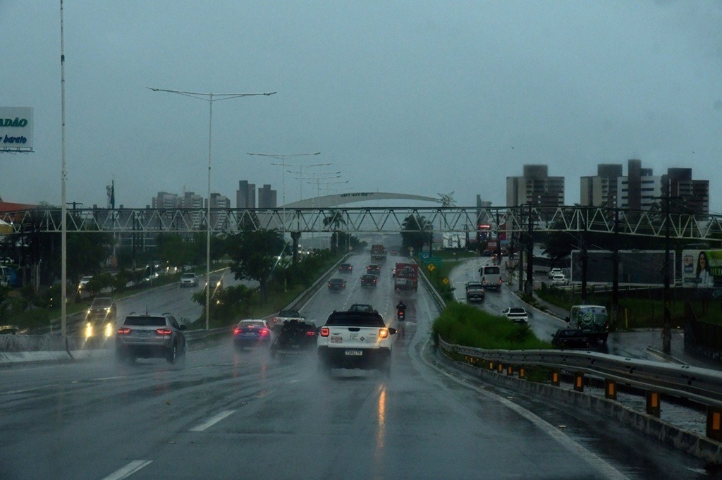 Inmet alerta para chuvas intensas em Natal e mais 30 municípios do RN; confira