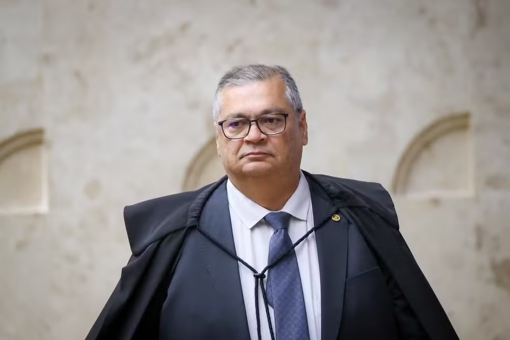 O ministro Flávio Dino fratura o pé e rompe ligamento em acidente doméstico