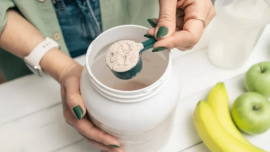 Antes ou depois do treino: o melhor horário para tomar whey protein