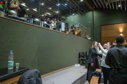 Monique Medeiros não foi absolvida pela morte de Henry Borel, mas recebeu perdão judicial; entenda a diferença
