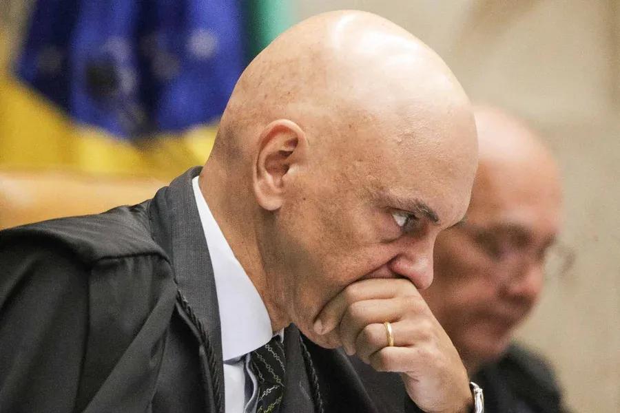 Flávio pede ao STF que declare Moraes suspeito em caso sobre Vorcaro