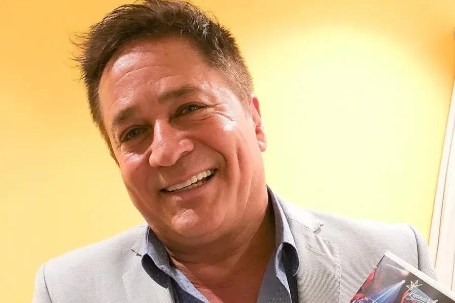Funcionária pede folga e leva resposta afiada de Leonardo