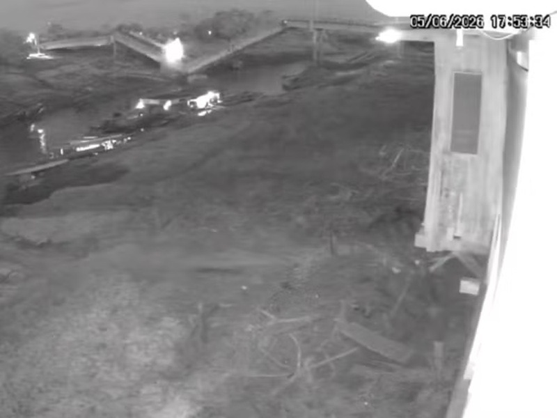 VÍDEO: Ponte que custou mais de R$ 36 milhões desaba e deixa quatro feridos no Acre