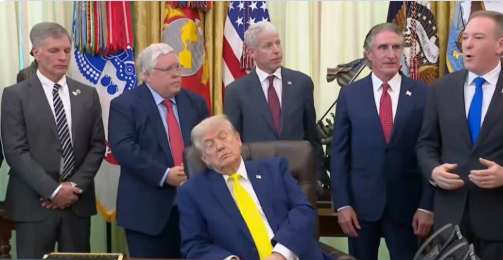 VÍDEO: Trump é acusado de cochilar em coletiva e vira alvo de ironias na web