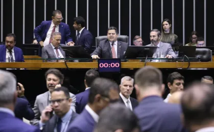 Bancadas do PL e do PT lideram assinaturas por pedidos de CPI do Master