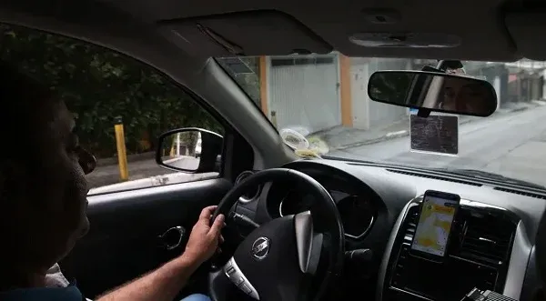 Empresa de transporte por aplicativo é condenada após passageira perder voo internacional em Natal