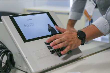 TSE abre consulta para criar nova urna eletrônica a partir das eleições de 2028TSE abre consulta para criar nova urna...