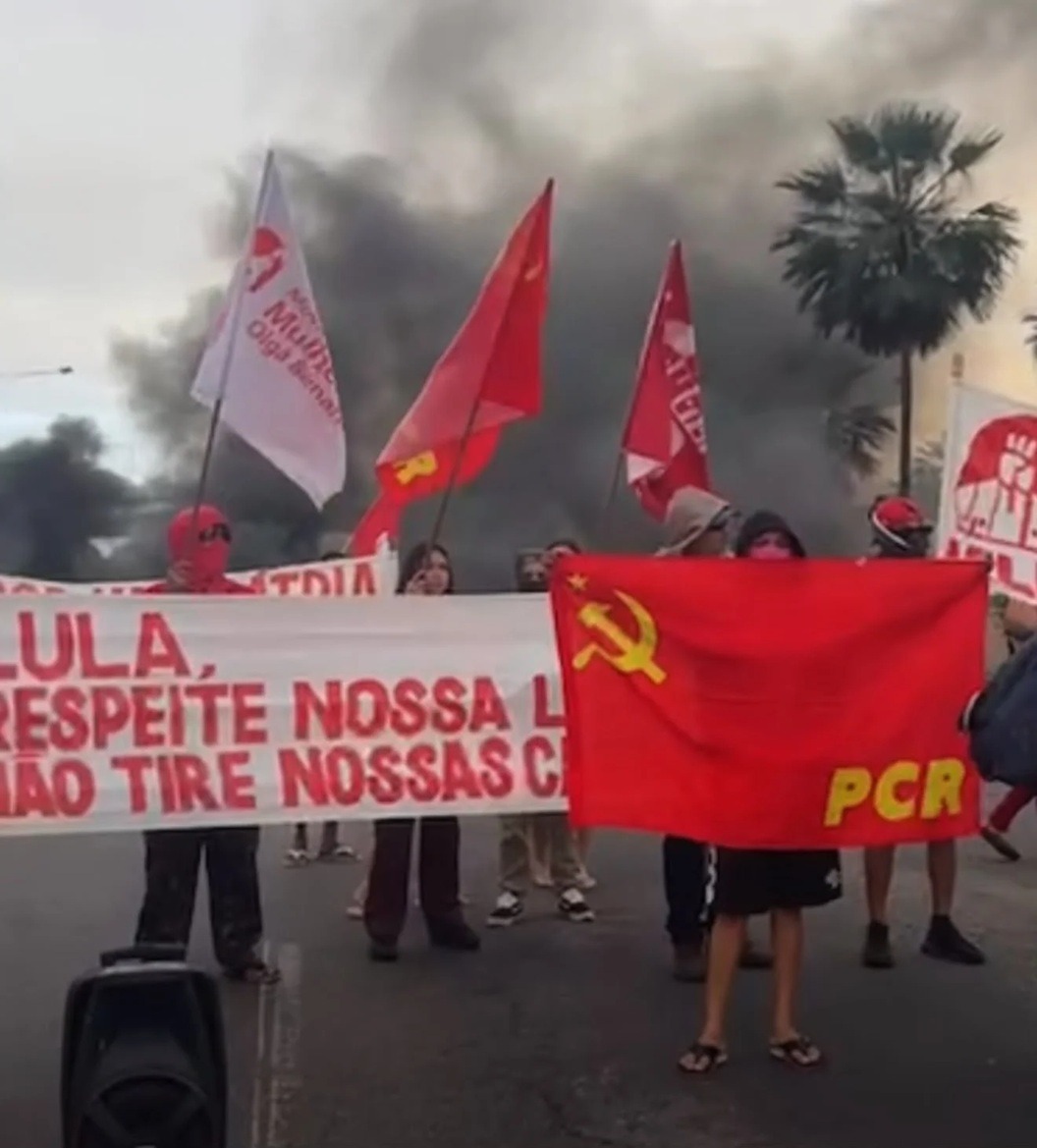 Marginal da BR-101 é interditada durante protesto na Zona Sul de Natal