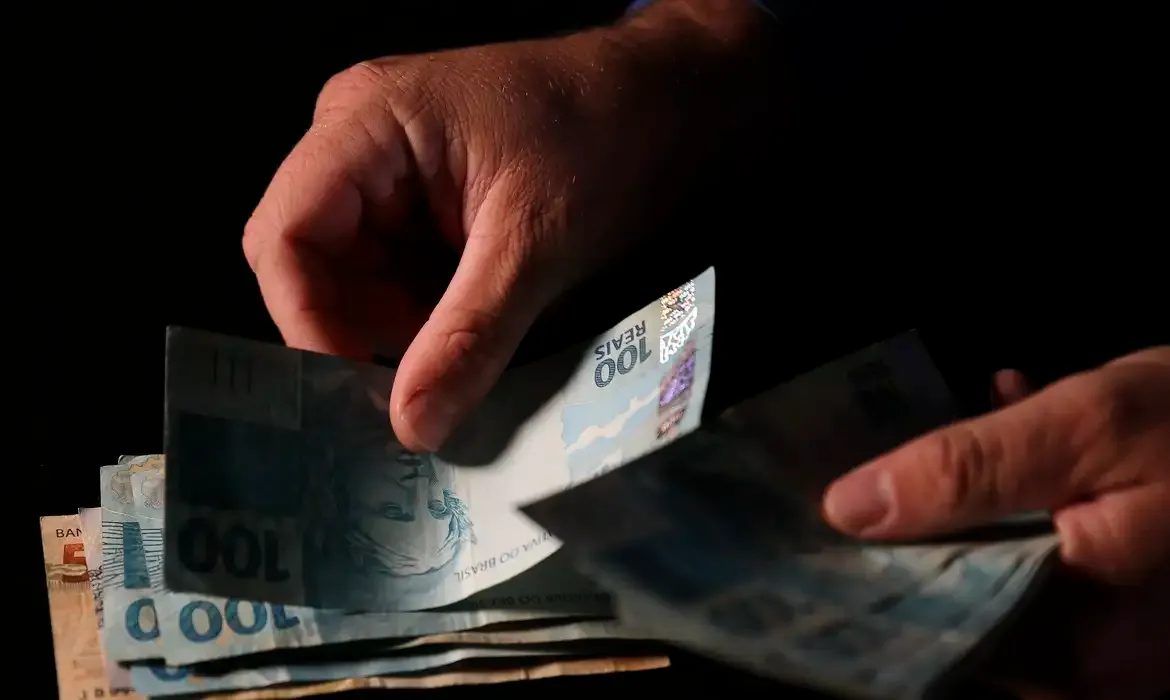 Brasileiros sacaram R$ 482,8 milhões em dinheiro esquecido em abril; mais de 50 milhões ainda não retiraram valores