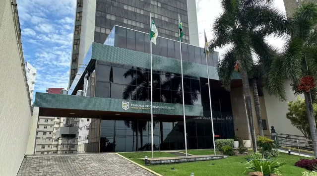TCE alerta 52 prefeituras no RN sobre servidores com possíveis acúmulos irregulares de cargos