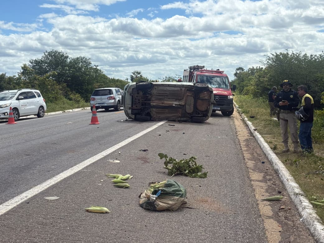 Idoso morre e quatro pessoas ficam feridas após capotamento na BR-304 em Mossoró