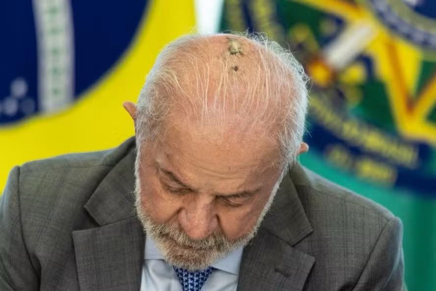 Lula diz que finalizou sessões de radioterapia: “Estou bem e feliz”